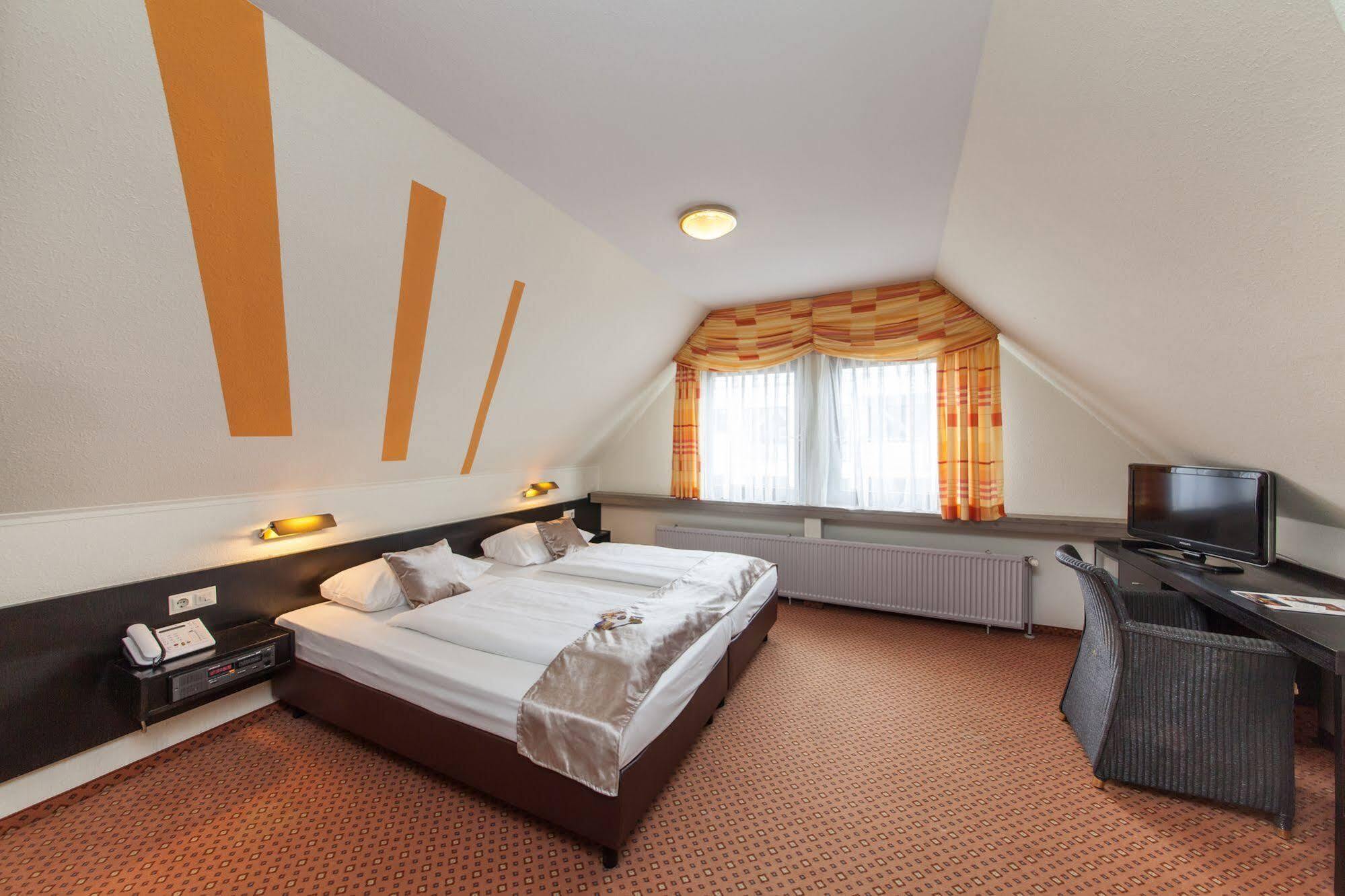 Hotel Strohgaeu Korntal-Münchingen Екстериор снимка