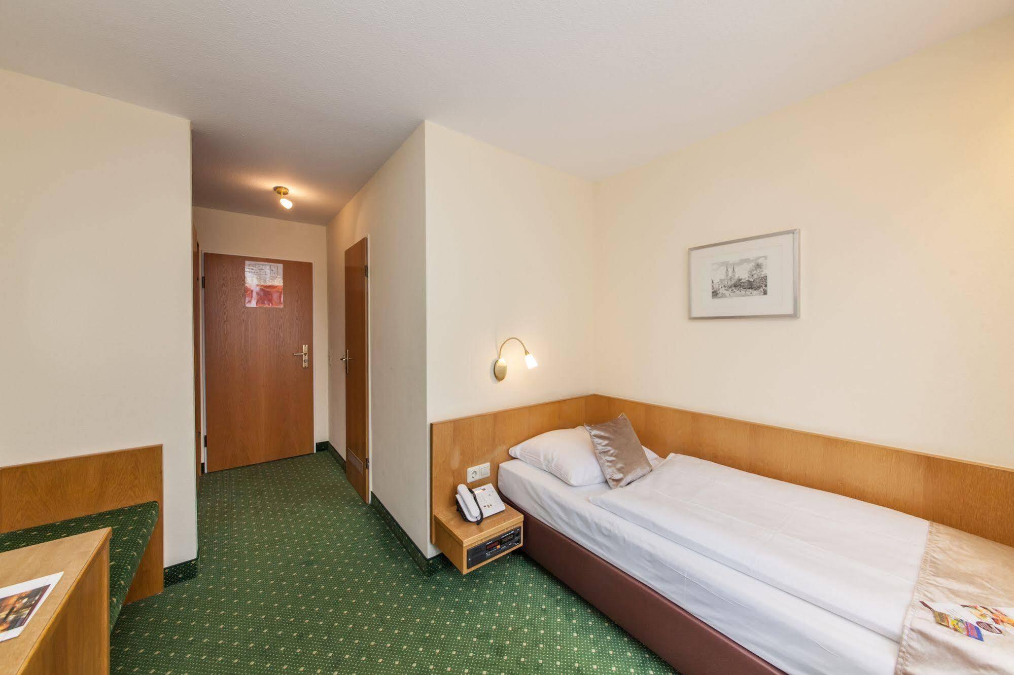 Hotel Strohgaeu Korntal-Münchingen Екстериор снимка