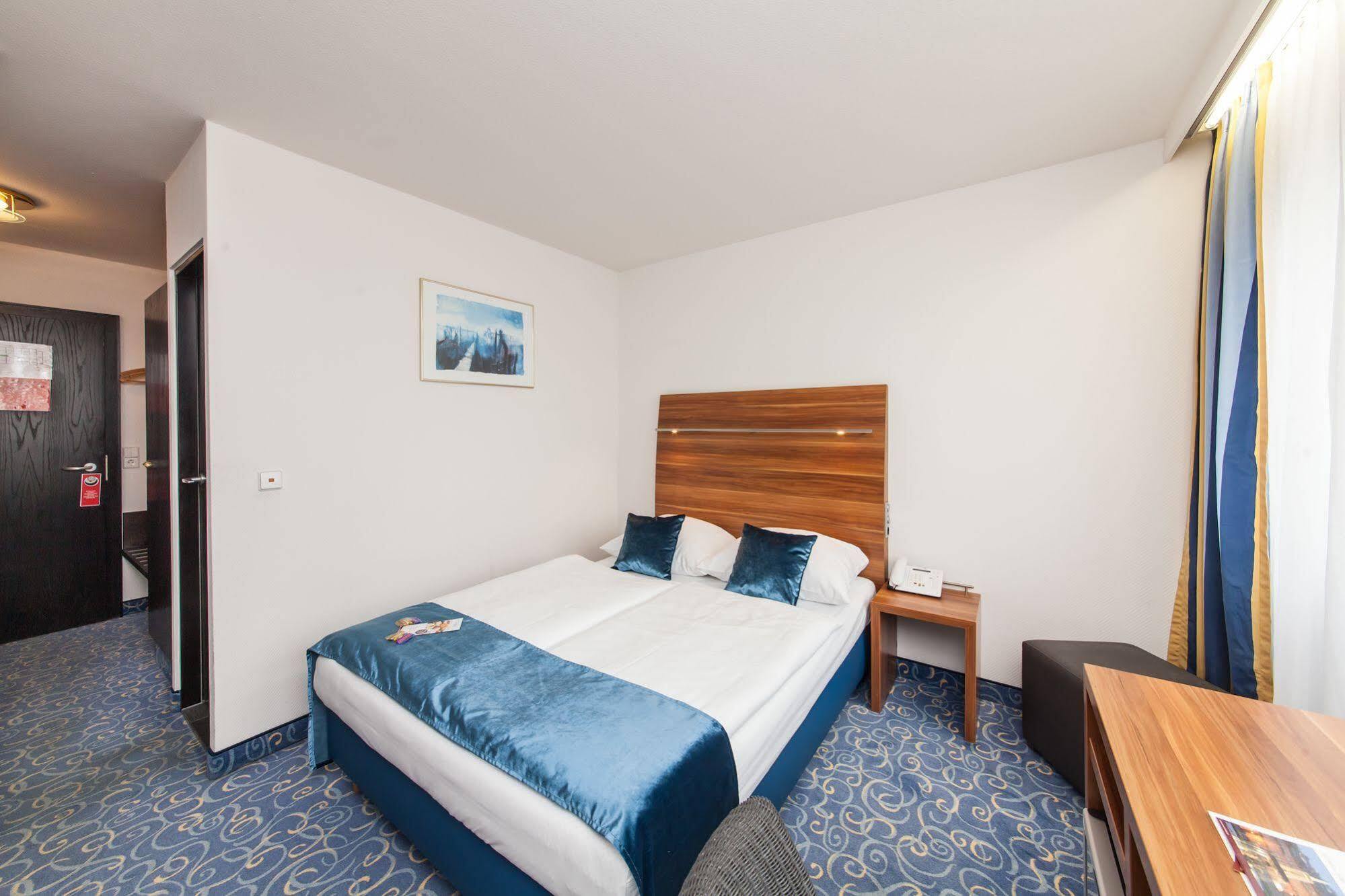 Hotel Strohgaeu Korntal-Münchingen Екстериор снимка