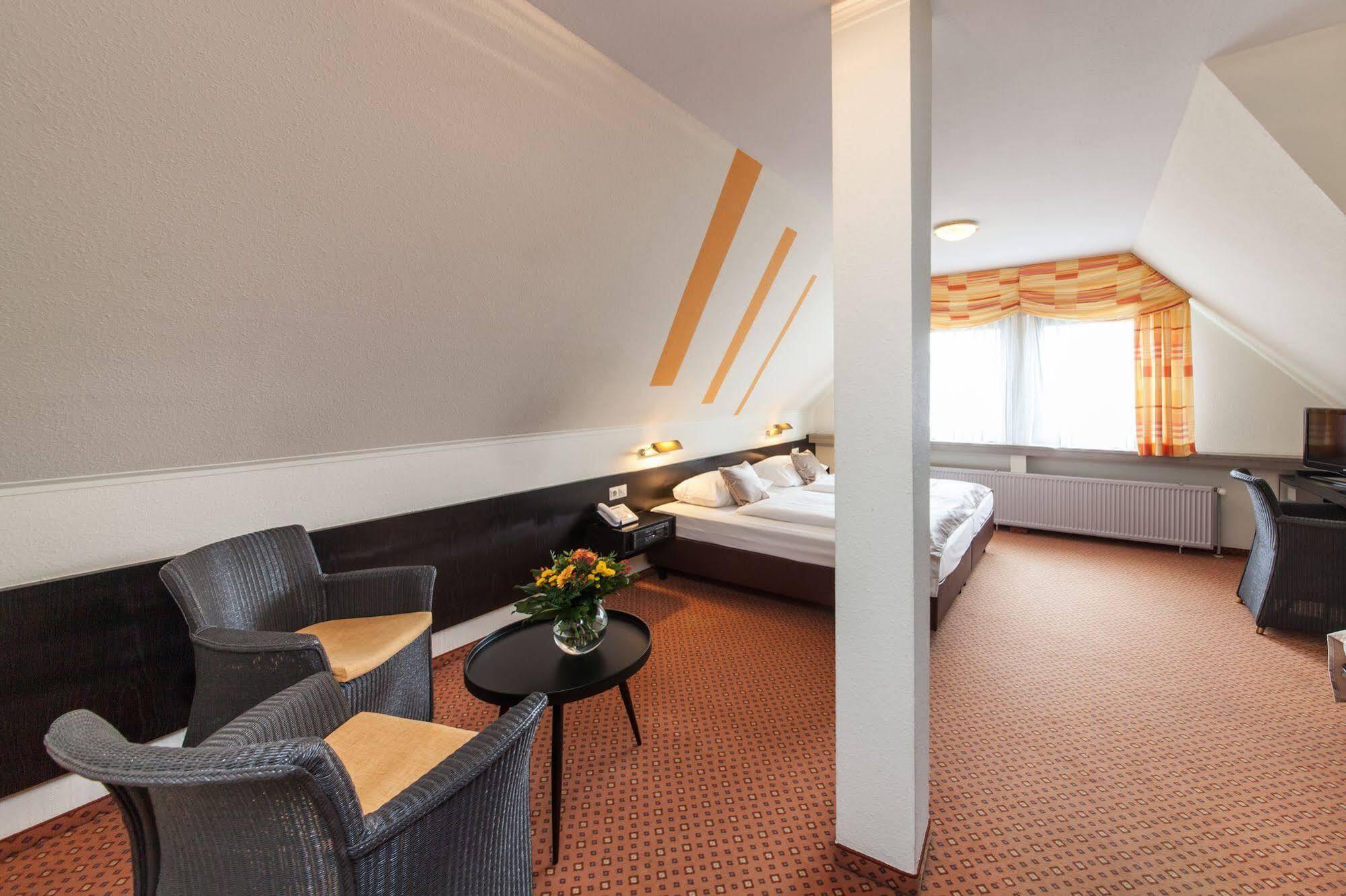 Hotel Strohgaeu Korntal-Münchingen Екстериор снимка