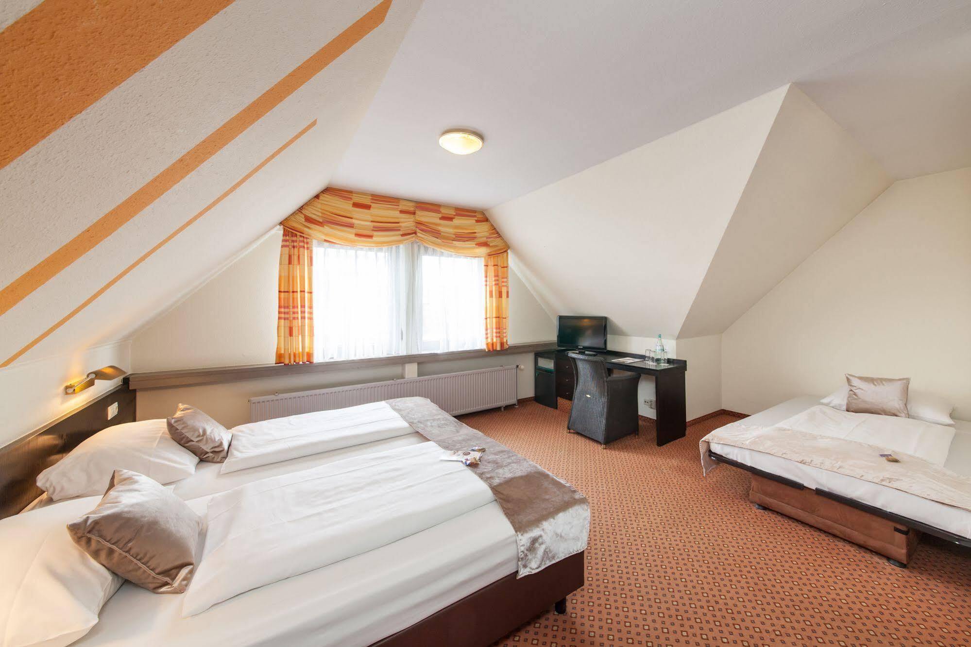 Hotel Strohgaeu Korntal-Münchingen Екстериор снимка