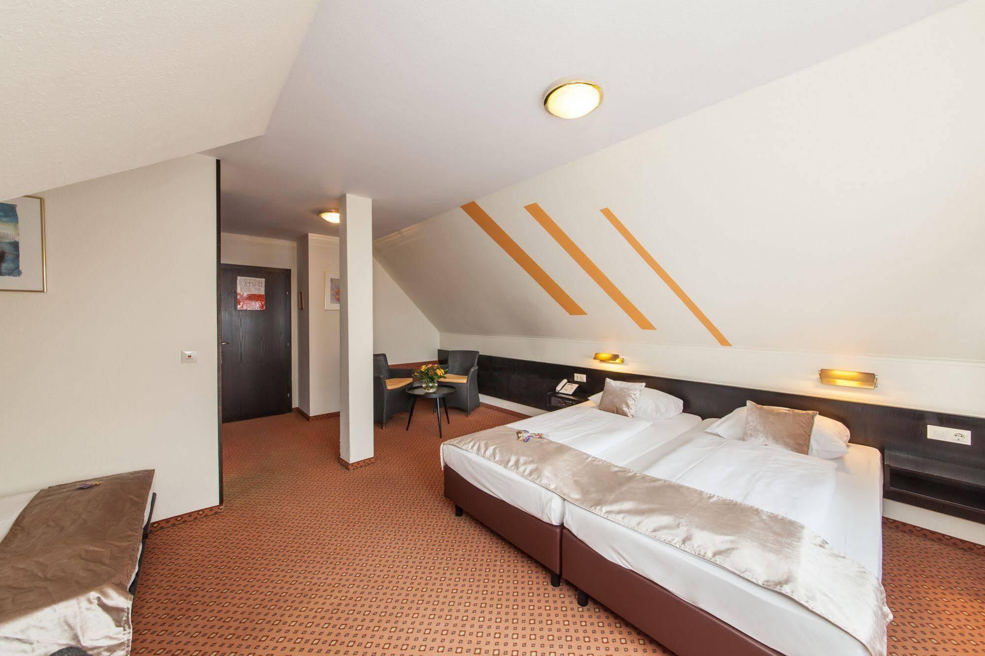 Hotel Strohgaeu Korntal-Münchingen Екстериор снимка